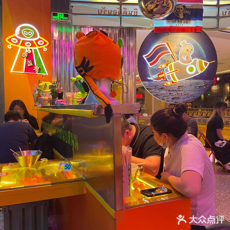 像极了泰国街边的大排档，好吃又不贵