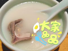 鲜美的浓汤-洪氏嗨捞·广东猪肚鸡·椰子鸡火锅(西咸万象城店)