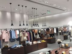 -URBAN REVIVO(七宝领展广场店)