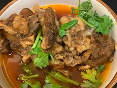 香辣牛骨汤面-贡梅老面馆·蟹粉面·无锡特色小吃(南长街主推店)