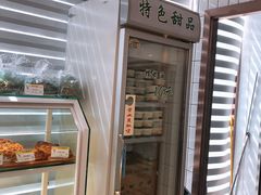 面包甜点陈列柜-老大昌(淮海中路店)