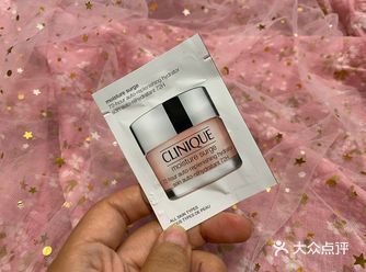 这个就是倩碧的水磁场面霜，淡粉色的啫喱质地