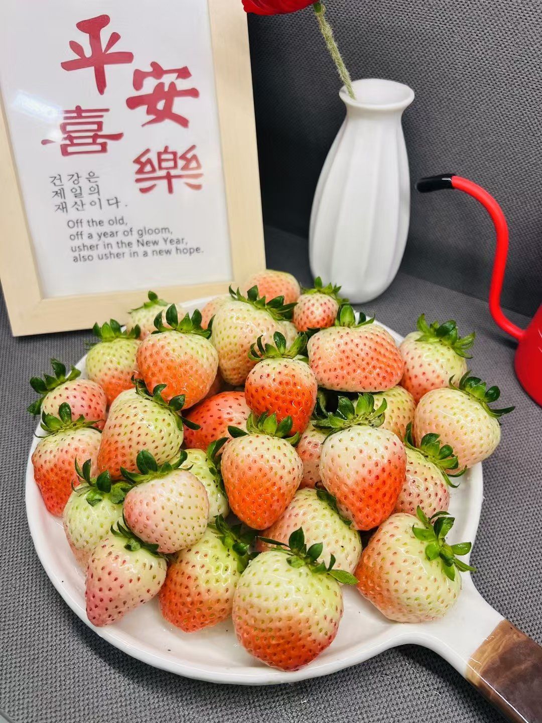 白草莓有人吃过吗?真的超好吃