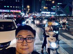 -凤凰路何眼镜香辣蟹(花果园店)