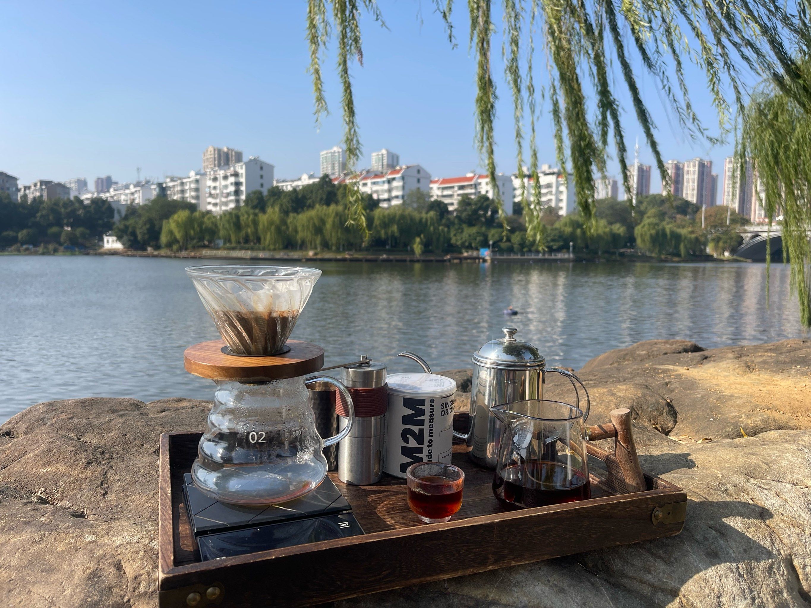 湖边小城悠闲时光