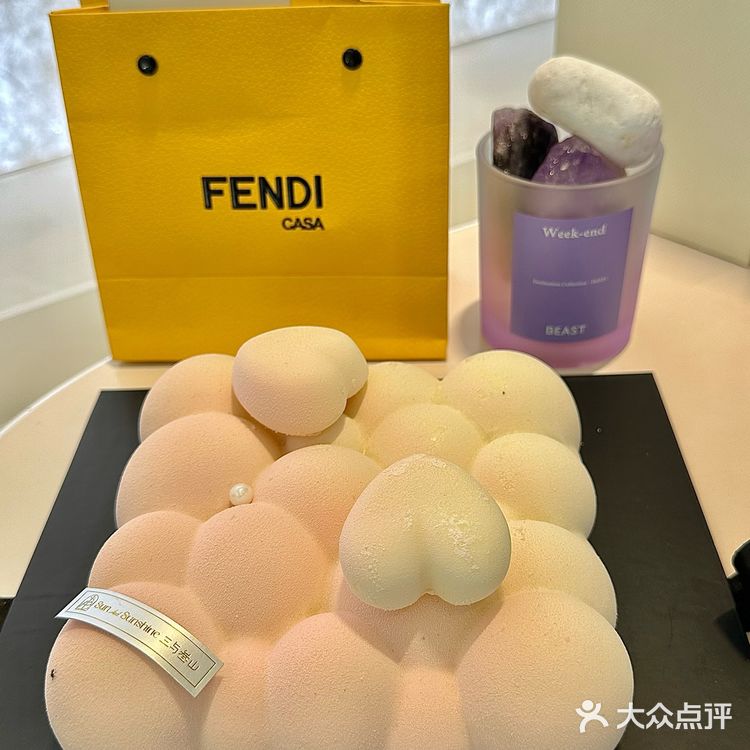 闺蜜生日定了三与叁山的蛋糕 收到成品瞬间被惊艳了