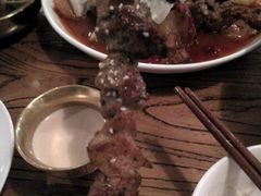 红柳羊肉串-阿里家·新疆烤肉酒場 by MIG