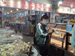 -布尔津河堤夜市