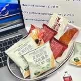 周末一个人宅家吃零食🍿刷剧尊嘟好幸福～