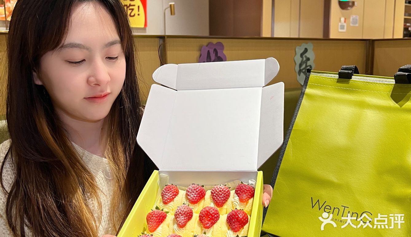 被问爆的🍓草莓抱抱卷，谁吃谁爱！