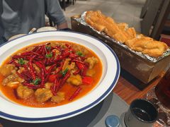 氿式辣烧牛蛙腿配大油条-九福楼大酒店