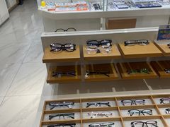 -光明眼镜·蔡司授权(九亭U天地店)