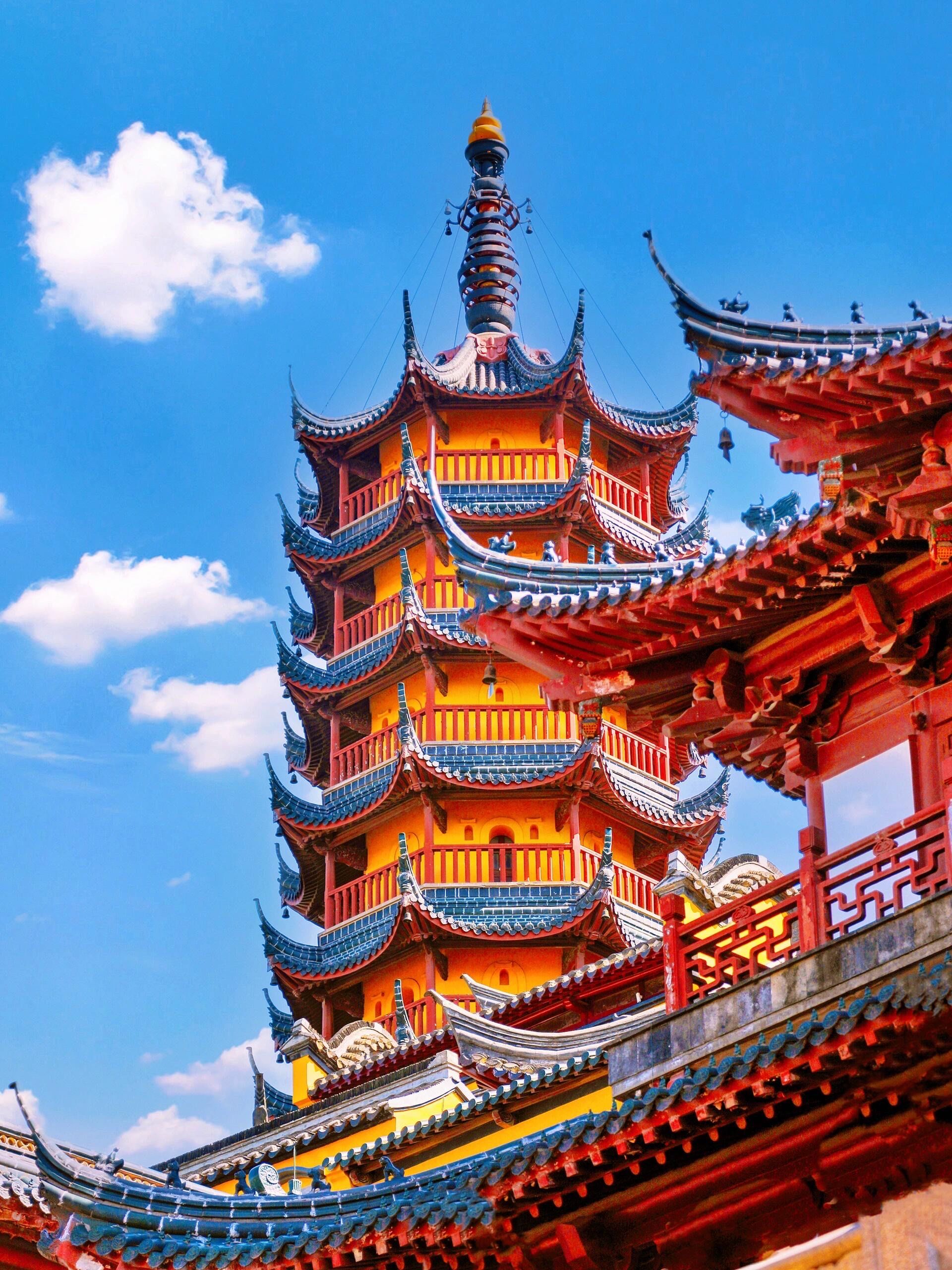 n金山寺
《新白娘子传奇》的取景地"水漫金山"就是金山寺记得拍白