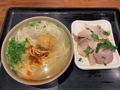 -亮亮面馆(经六路店)