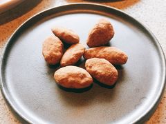 巧克力裹杏仁-半山腰·云南菜(侨福芳草地店)