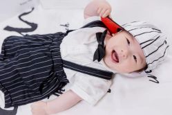 -现代经典婚纱摄影