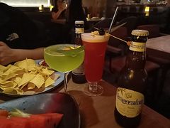 -FOUR PLAY BAR