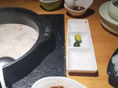 -洪氏嗨捞·广东猪肚鸡·椰子鸡火锅(西咸万象城店)