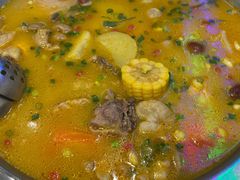 -晓彭肥肠鸡·泡椒鸡火锅(水木天地店)