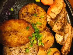 烤三文鱼土豆片-鳗鱼家·深夜食堂(军博店)