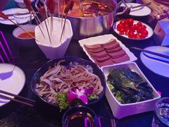 -唯爱KTV聚会餐厅(仙林东城汇店)