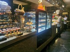 面包甜点陈列柜-半岛翡丽海鲜自助餐厅(观风亭店)