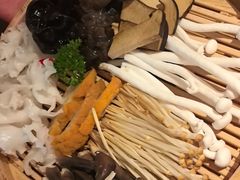 -尚尚仙·酸汤猪手·猪肚鸡火锅(华联万柳购物中心店)