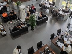 -上海星瀚奔驰4S店(红柳路店)