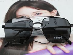 -潘多拉眼镜·蔡司依视路明月(潘家园店)