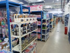 -逝水玩具折扣店