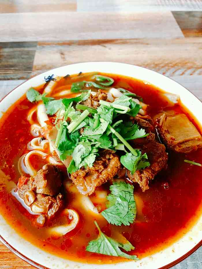 尕兵大盘鸡刀削面-"这家店其实在欣欣嘉园东面商铺.一楼是刀削.