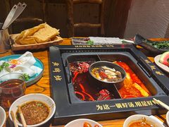 -老牌坊云南鱼豆花火锅(哈西万达店)