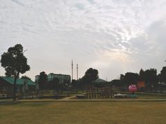 -田园东方蜜桃村的田野营地