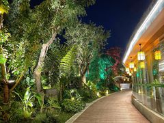 -茅草房·河畔园林火锅