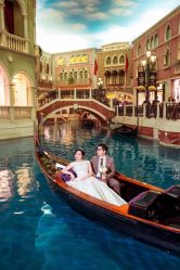 -现代经典婚纱摄影