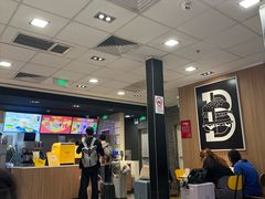 -麦当劳(上海虹桥站30B检票口楼上)