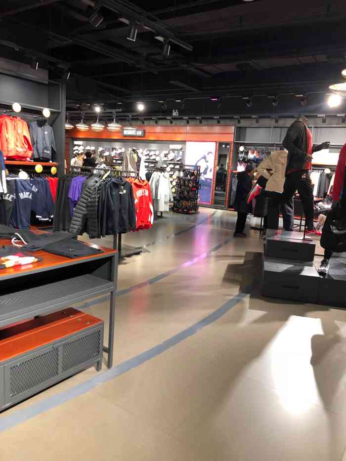 nike(华润万象汇店)-"这个时间段是严重的拖延症患者面前买鞋,.