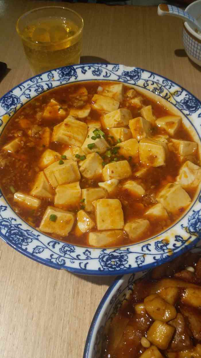 过把瘾东北自助烤肉火锅(汤庄店)-"就在菜场对面,菜很多,老板的态度