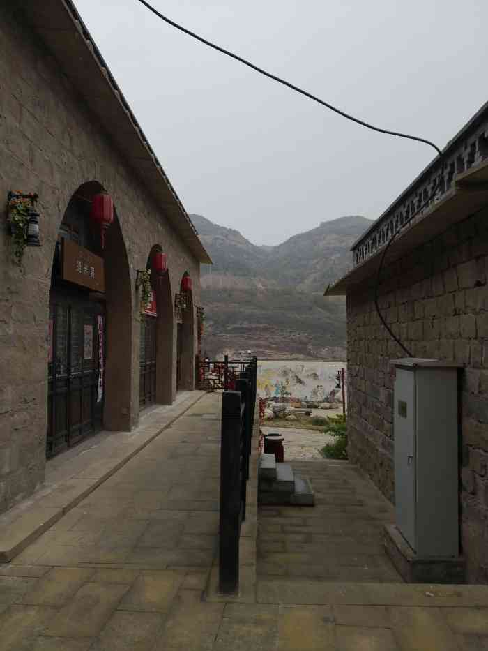 古渡口小镇-"古渡口小镇——就在我们游览的陕西壶口瀑布.