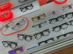 -翰佐蔡司小乐圆·依视路星趣控·暴龙眼镜折扣店