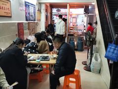 -松树干拌面店