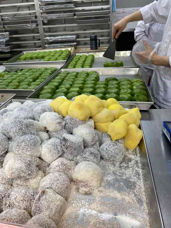 沈大成(南京东路店)-"老字号的糕团店,公公退休后我也沦落到要排.
