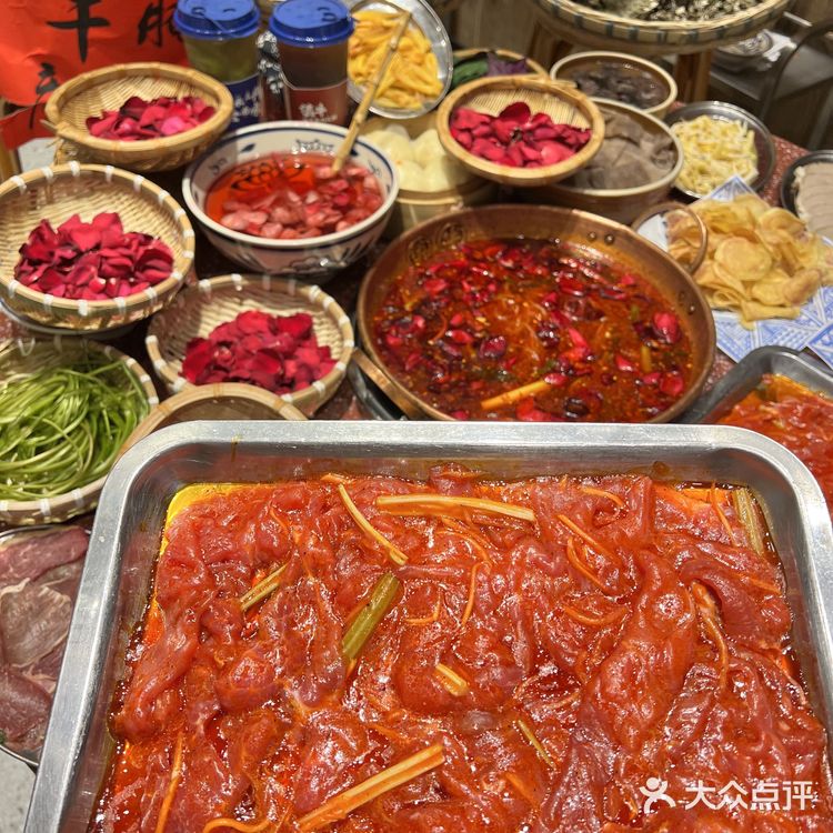 合生汇这家玫瑰火锅我真的会哭！！