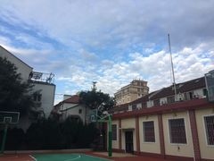 -上海市位育初级中学