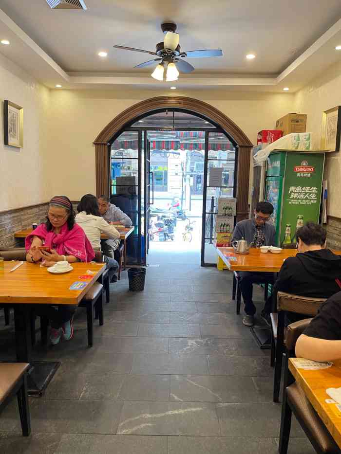 吴记小馆-"在公司附近和同事约着午餐,人还是蛮多的,.