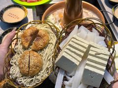 -洞庭洲·防空洞火锅·烧烤·铜锅涮肉(新百广场店)