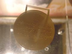 2004年奥运会金牌（背面）-上海体育博物馆
