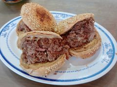 烧饼夹烧牛羊肉-老爆肚满五香烧牛羊肉