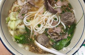 Signature Mixed Sauce Rice Noodles + Freshly Sliced Beef