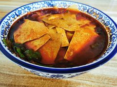 红油米线加豆皮-老字号杨坡红油米线腊汁肉夹馍(东四道巷店)